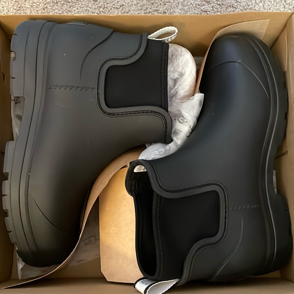 NWT UGG W Droplet boot